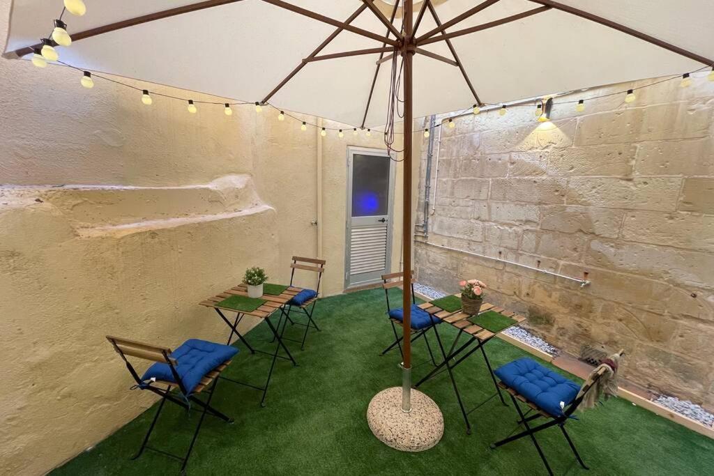 2 Bed In Heart Of St Julians - 5min From Seafront Apartment