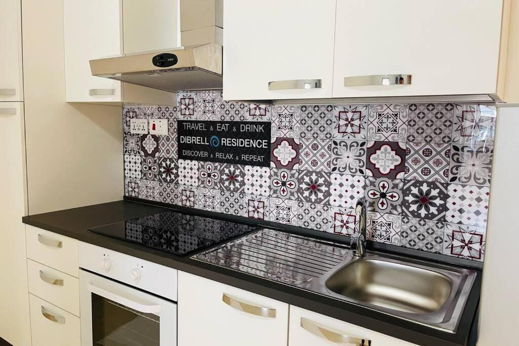 2 Bed In Heart Of St Julians - 5min From Seafront * San Ġiljan
