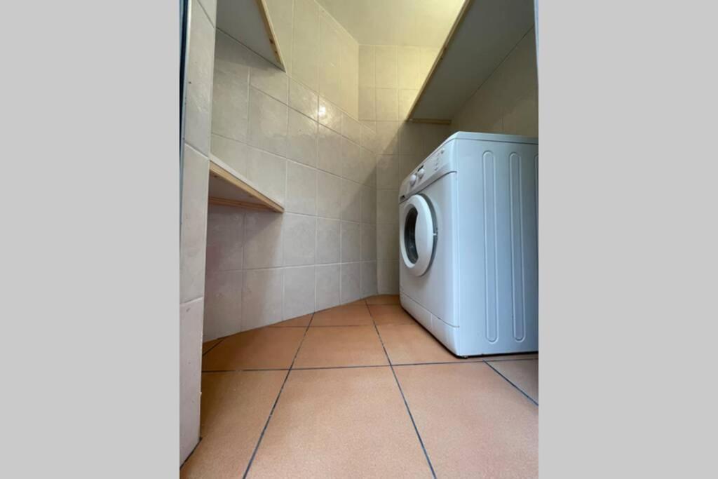 2 Bed In Heart Of St Julians - 5min From Seafront * San Ġiljan