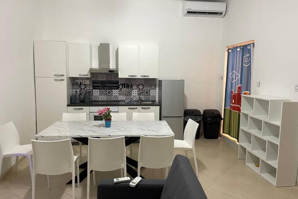 2 Bed In Heart Of St Julians - 5min From Seafront *